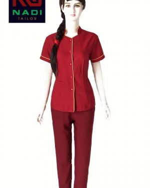 Áo đồng phục nhân viên spa màu đỏ viền vàng SPA011 với tông màu đỏ rượu vang ấm áp giúp tạo được thiện cảm và gây ấn tượng cho người đối diện