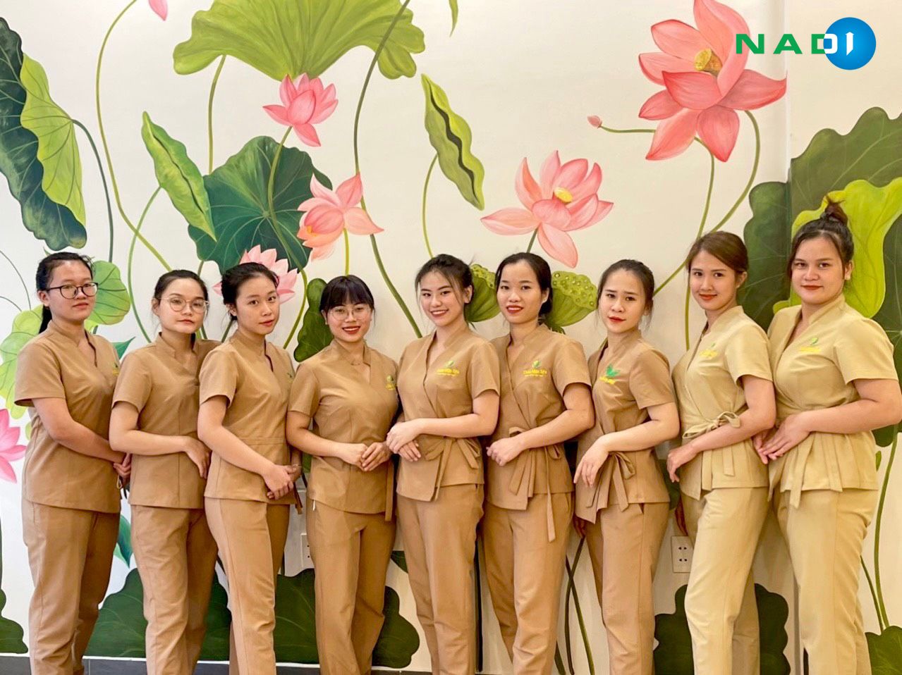 Quần áo đồng phục nhân viên spa tạo tính chuyên nghiệp