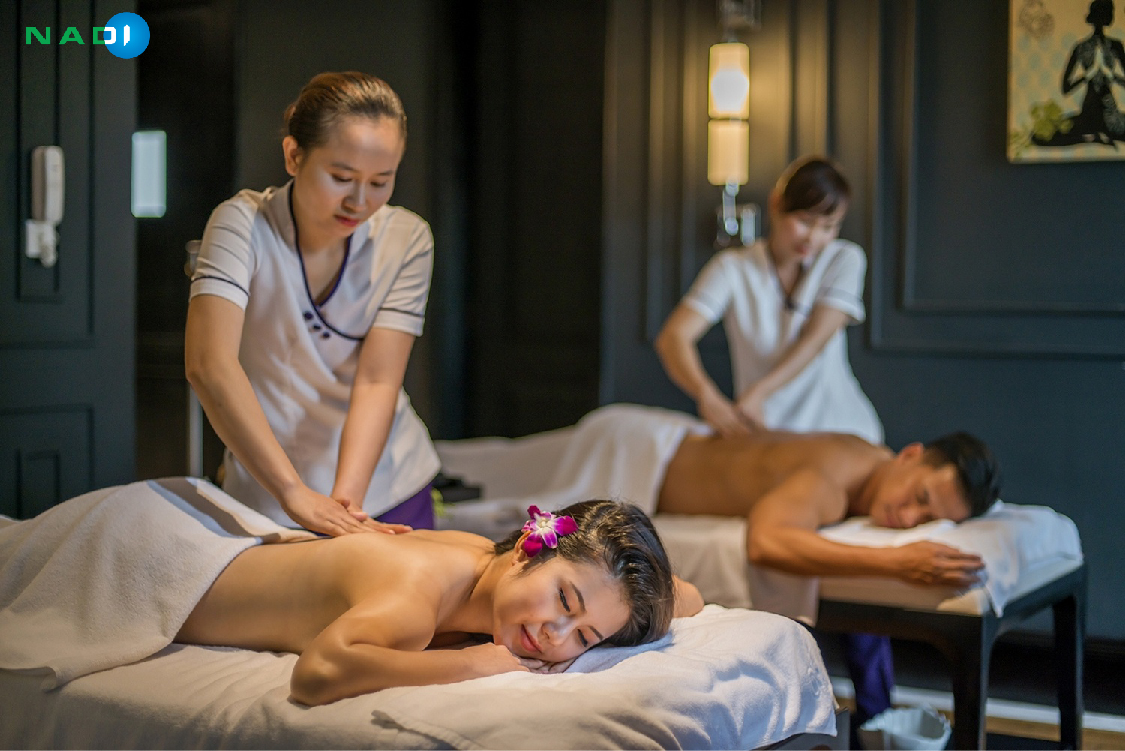 Đồng phục spa cũng là công cụ quảng cáo di động, giúp lan tỏa hình ảnh thương hiệu một cách hiệu quả